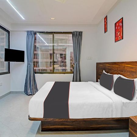 Collection O Crystal Hotel Pimpri-Chinchwad Екстериор снимка