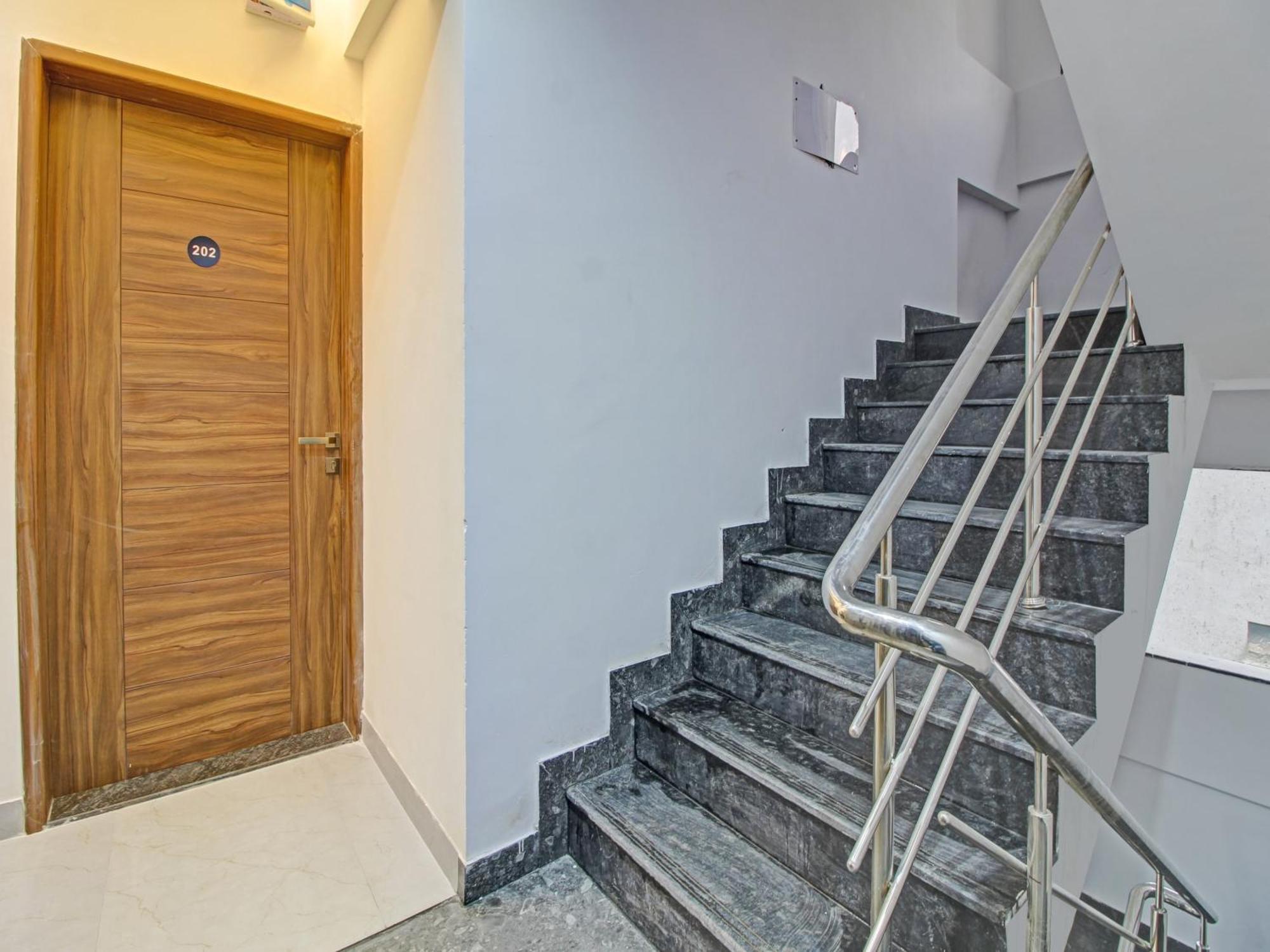 Collection O Crystal Hotel Pimpri-Chinchwad Екстериор снимка