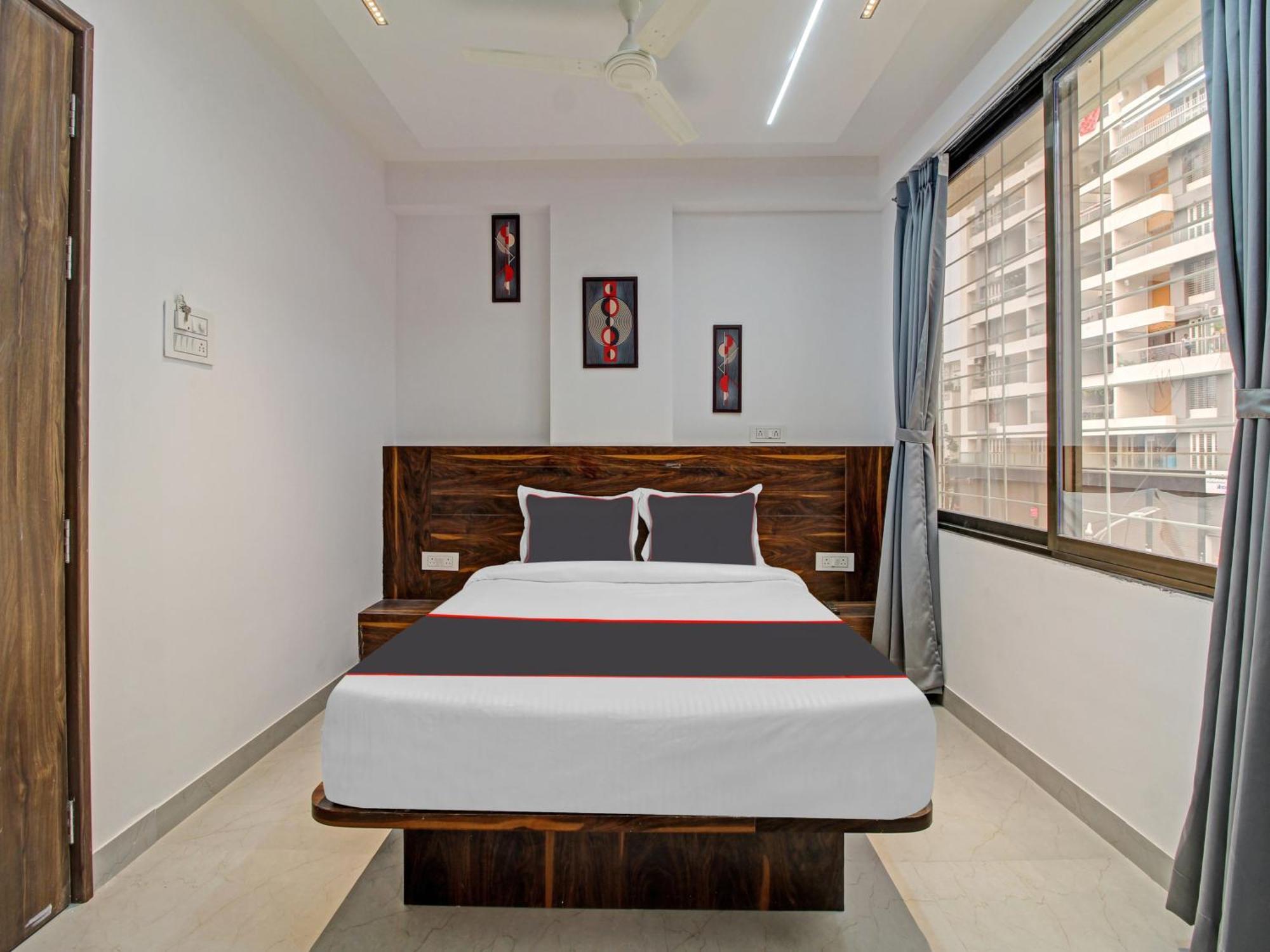 Collection O Crystal Hotel Pimpri-Chinchwad Екстериор снимка