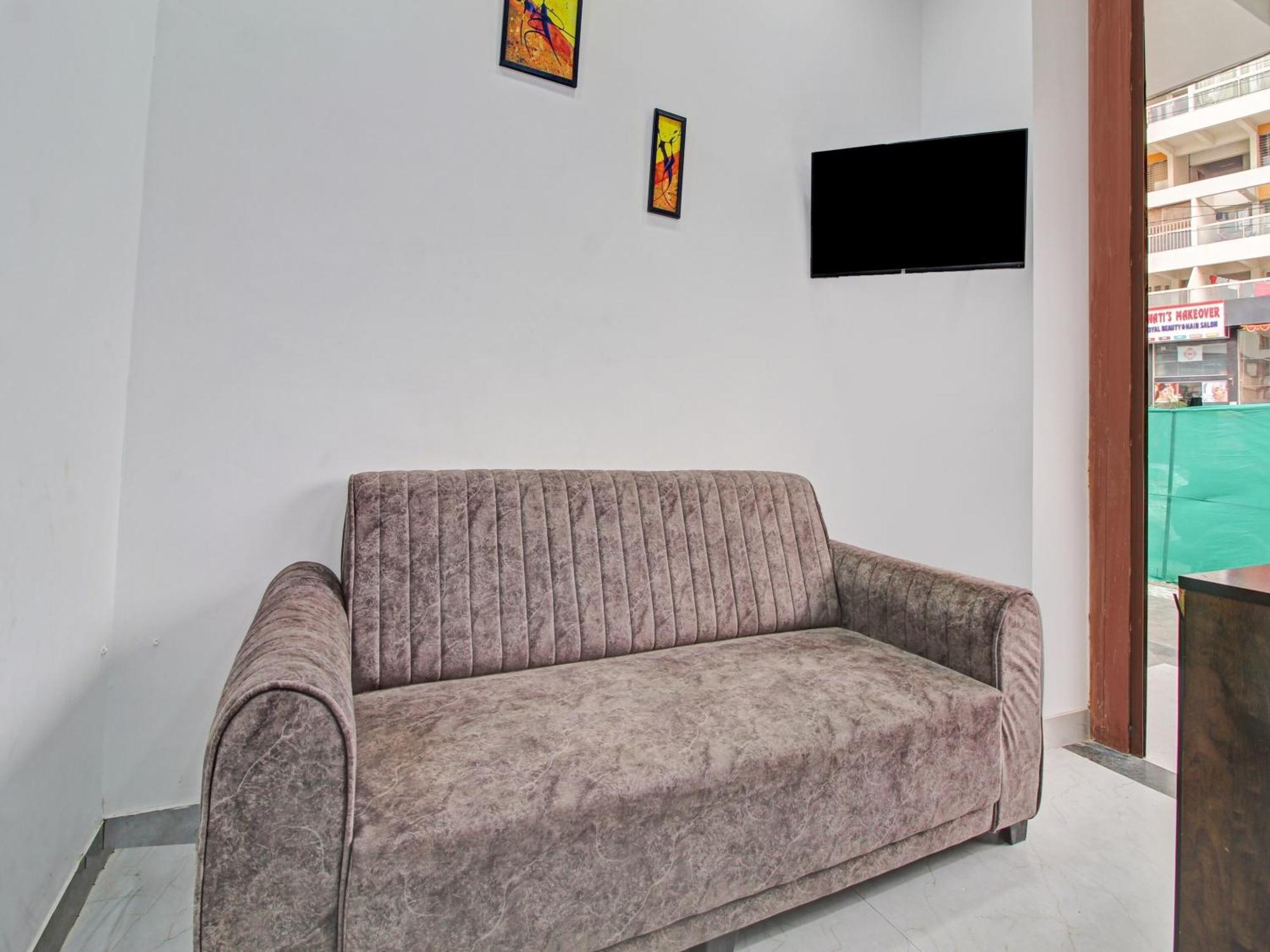Collection O Crystal Hotel Pimpri-Chinchwad Екстериор снимка
