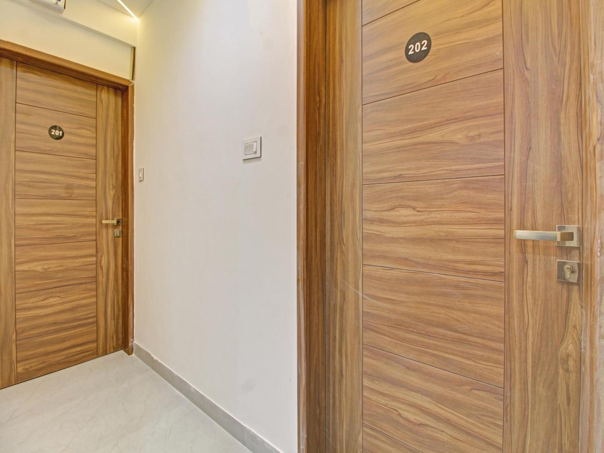 Collection O Crystal Hotel Pimpri-Chinchwad Екстериор снимка